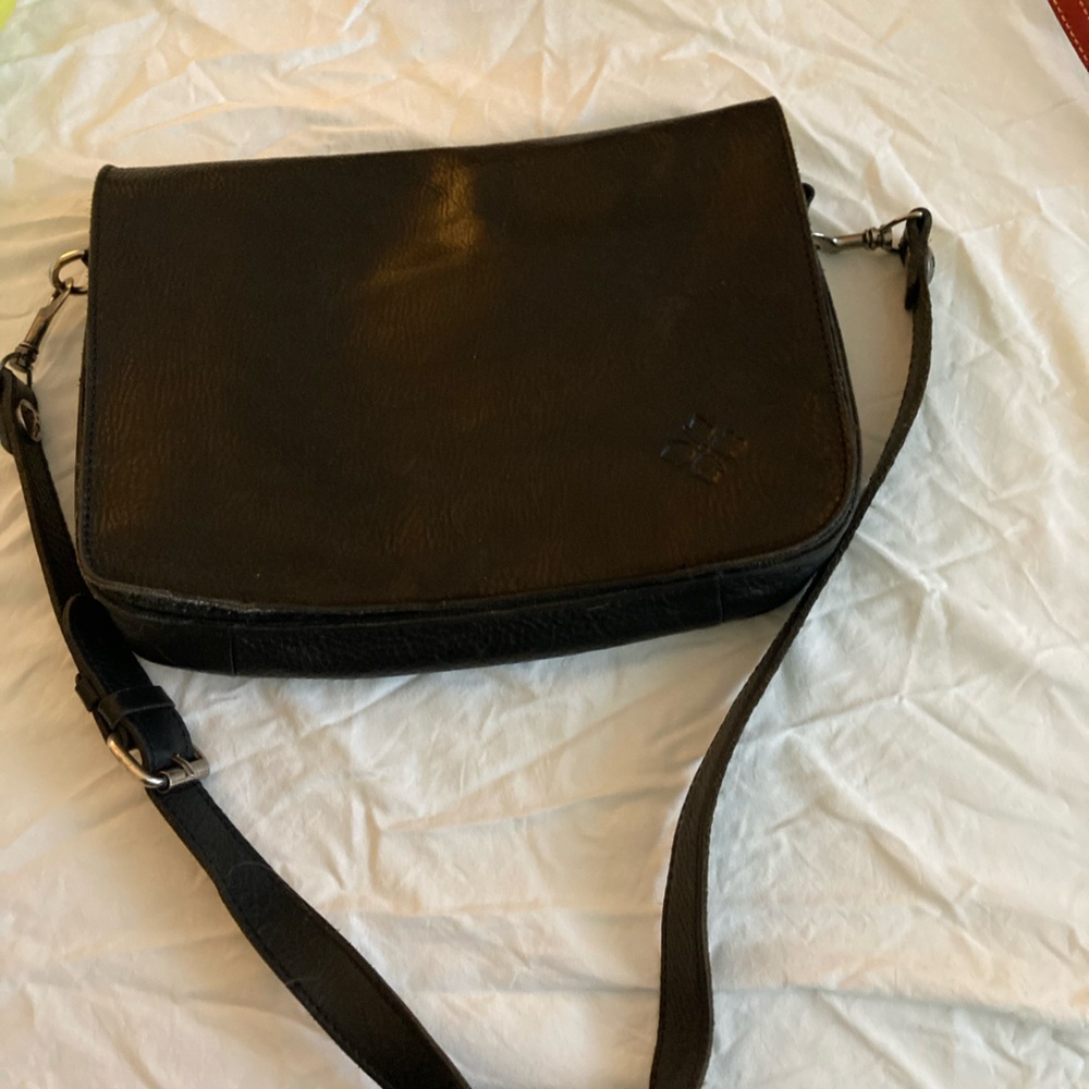 Patricia Nash black shoulder bag.  Great condition, pockets.  Adjustable strap​ - Picture 2 of 14